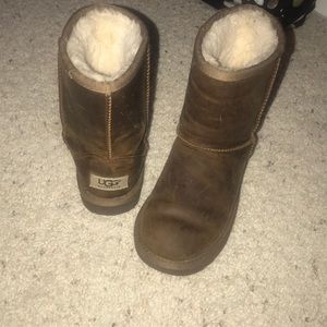 Kids leather uggs